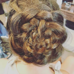 Girl with rose braid - Salon Bambino